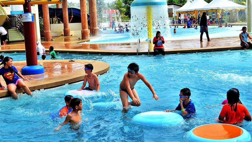 Bayou Lagoon Park Resort Malacca Екстериор снимка